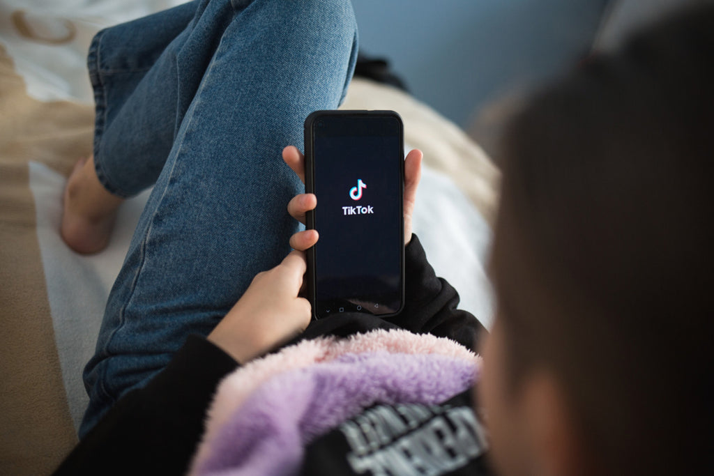 TikTok sets new 60-minute screen time limit for minors