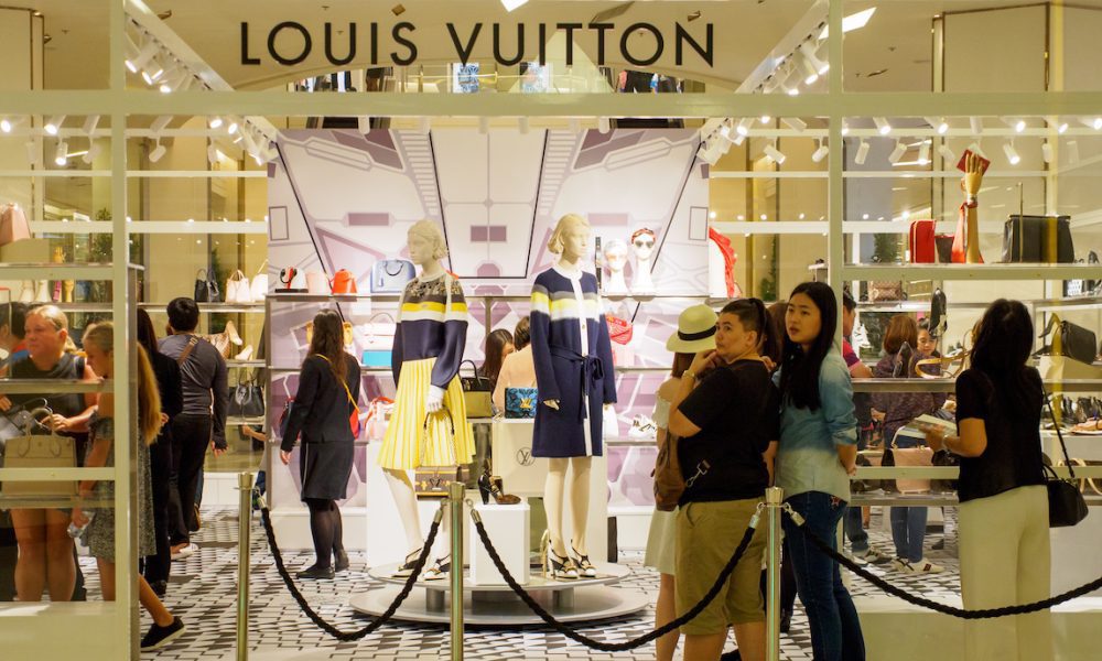 Luxury Retail Sector Awaits Surge in Chinese Tourists